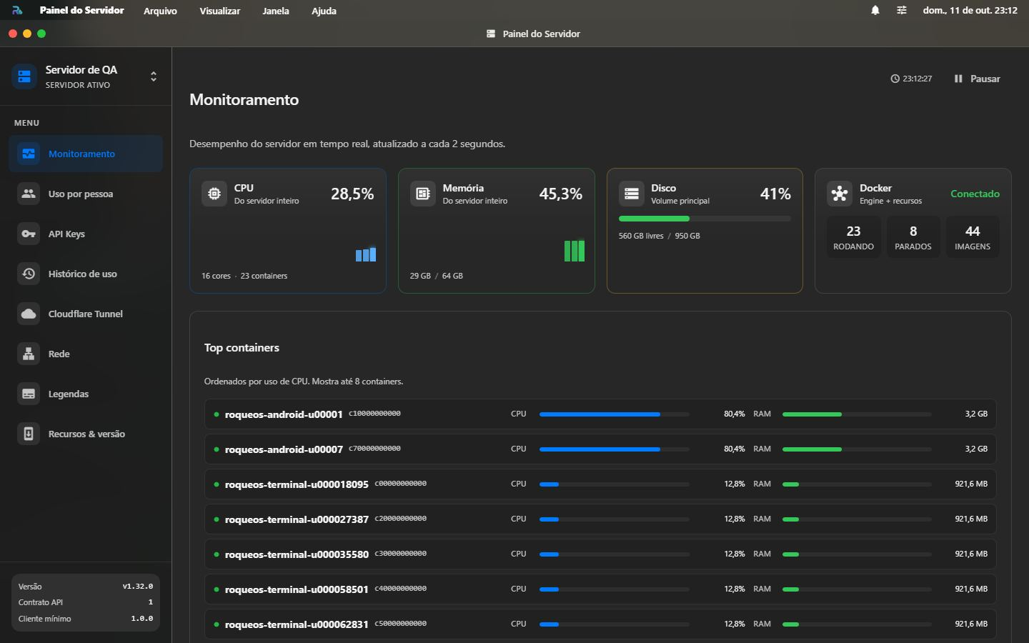 Server Admin, seção de Monitoramento: CPU e memória do servidor inteiro, disco, Docker e os containers que mais gastam